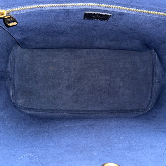 Louis Vuitton Neverfull MM Tote - Picture 13 of 16